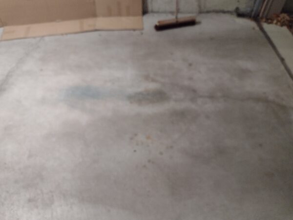 Engine Oil Leak On Garage Concrete Floor 3 Months Old Concrete   600x600 Smart Fit 