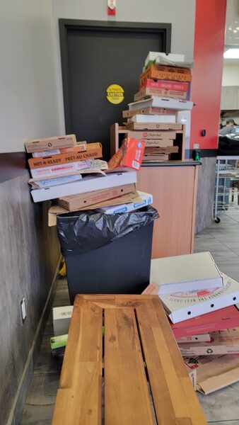 [Pizza Hut] FREE medium handcrafted Crust pizza when you bring in any ...